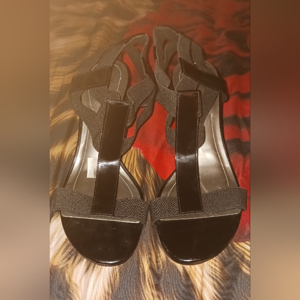 Elegant Black Strappy Sandals with Moderate Heel